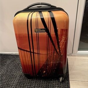 National geographic carry on 21’ hard shell